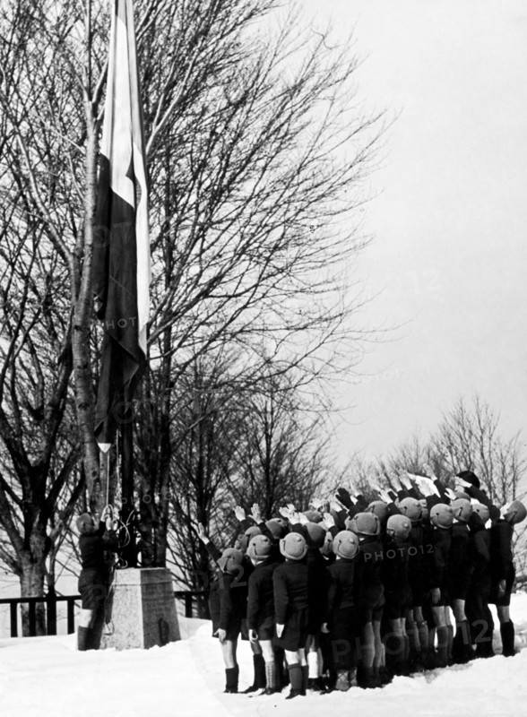 alzabandiera, 1930 1940