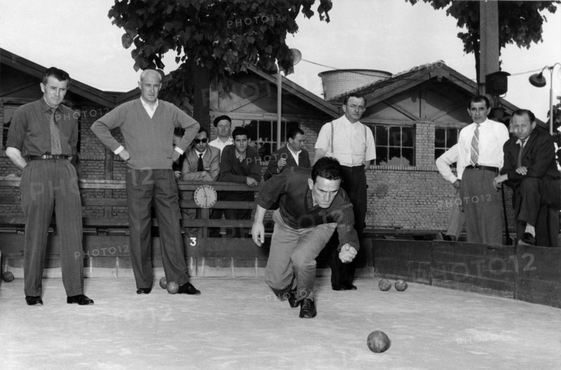 match de boules au centre sportif pirelli, 1958