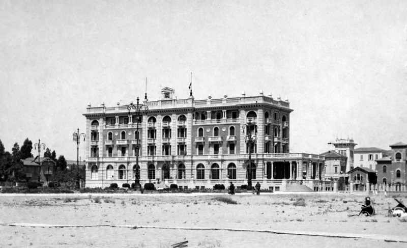 lido di cesenatico, le grand hôtel et piazzale vittorio veneto, 1910