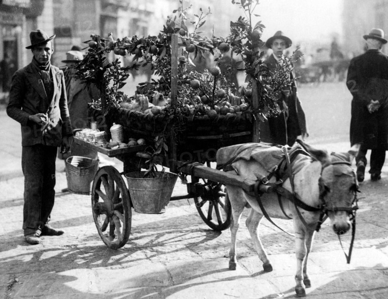 vieux métiers, vendeurs d'eau sulfureuse et de citron avec chariot, 1947-1950