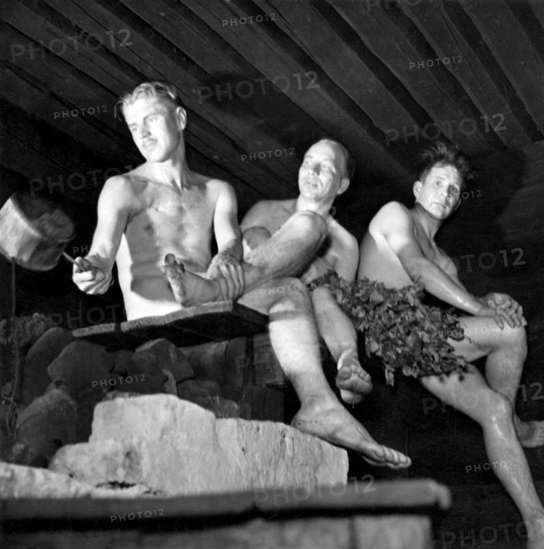 finlande, trois hommes dans un sauna, 1942