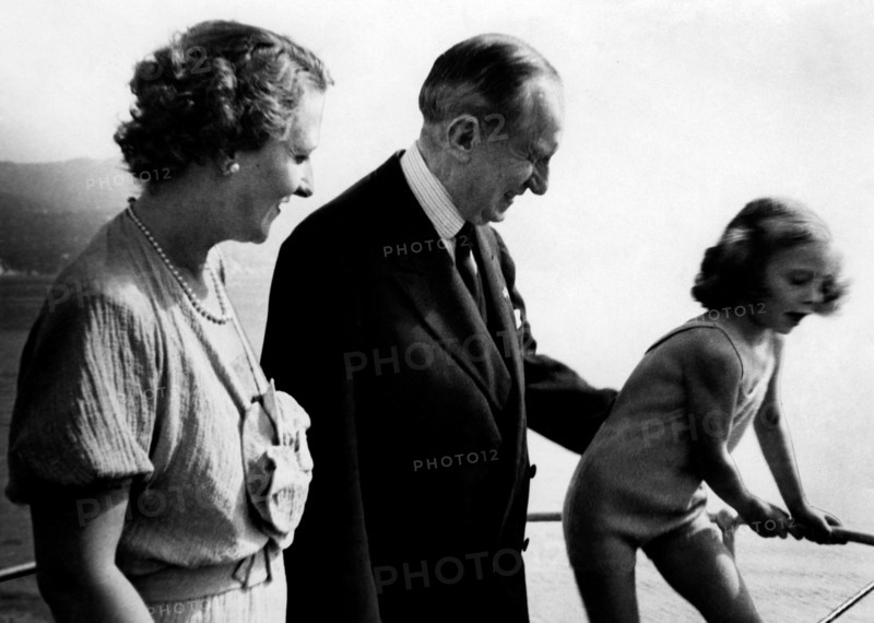 electra marconi avec ses parents, 1936