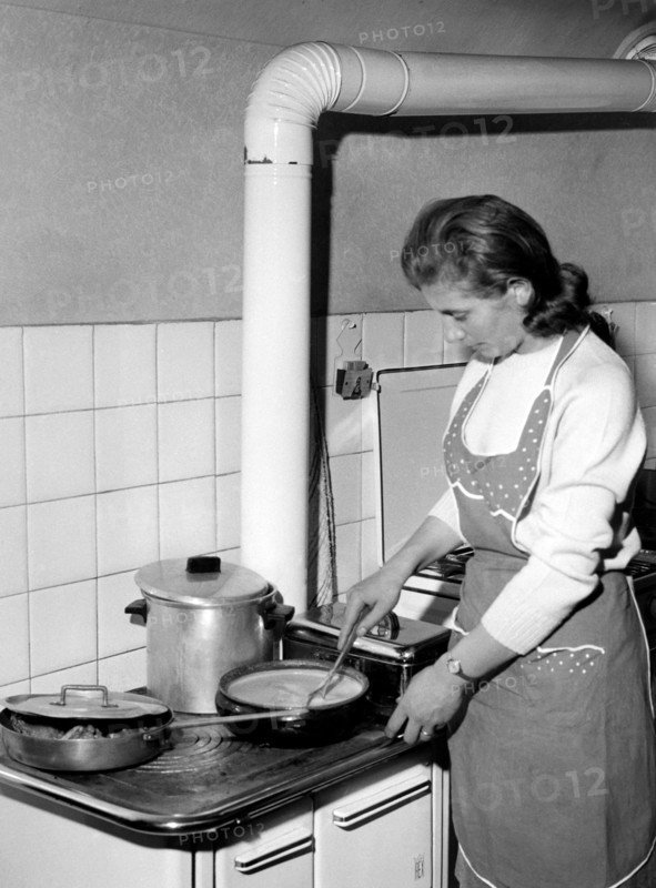 gastronomie piémontaise, une ménagère cuisine la bagna cauda, 1965