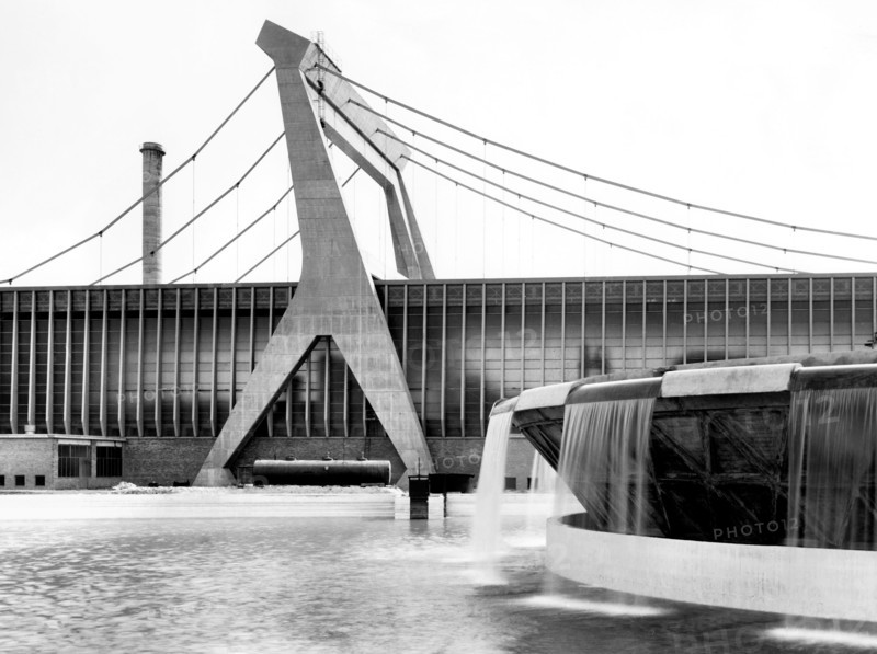 vue extérieure partielle des papeteries burgo à mantoue, 1961-1962