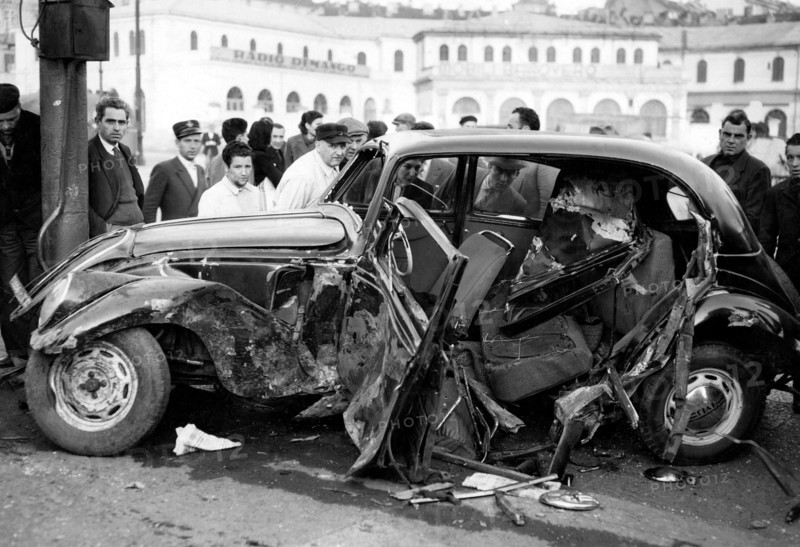 voiture après un accident de la route, 1959