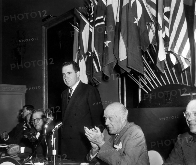 portrait de richard nixon au cours d'un congrès à washington, 1955