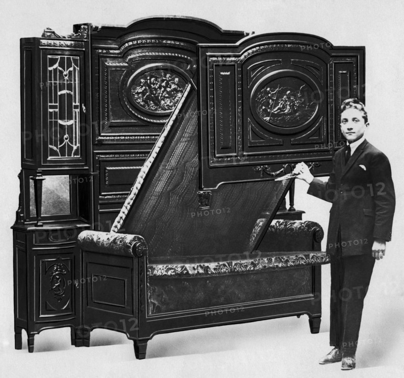 canapé-lit exposé à la foire de milan, 1910