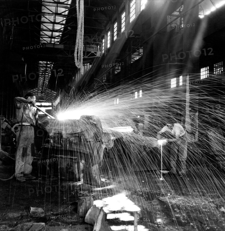 atelier de soudage de l'aciérie vanzetti à milan, 1955
