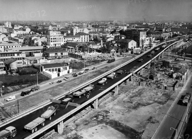 milan, viale certosa, essai de charge du viaduc avant son ouverture, 1958