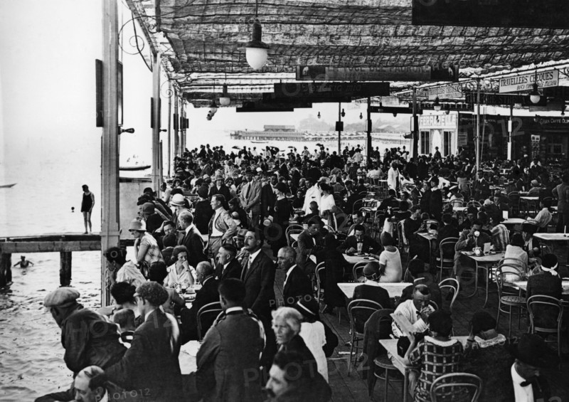 italie, lido de venise, heure du thé sur la terrasse du grand établissement de bains du lido de venise, 1900