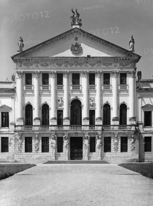 italie, veneto, facade de la villa pisani, stra, venise, 1960