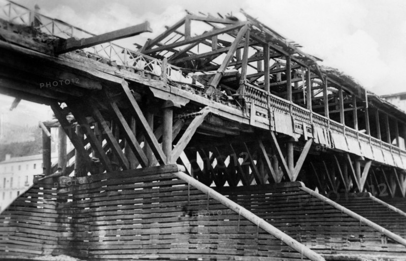 italie, veneto, le vieux pont de bassano del grappa après la guerre, 1945 1950