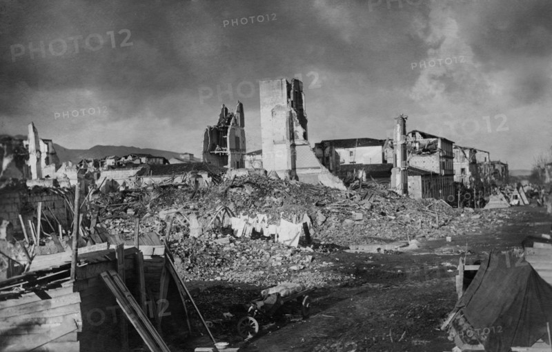 italie, sicile, tremblement de terre de messine, le viale san martino détruit, 1908