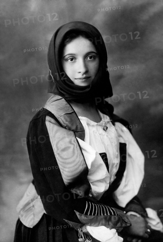 italie, sardaigne, portrait d'une femme, 1920 1930