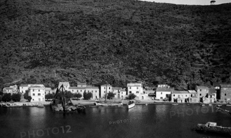 italie, toscane, vue du port de l'île de capraia, 1920 1930
