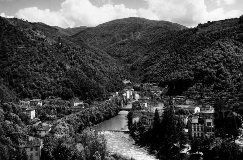 italie, toscane, bagni di lucca, vue aérienne de la ville, 1946