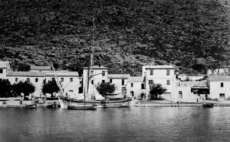 italie, toscane, île de capraia, vue de la côte, 1947