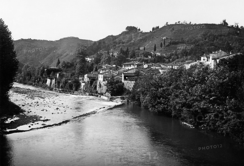 italie, toscane, bagni di lucca, vue de la ville sur le ruisseau lima, L 00369