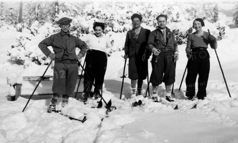 italie, trentino, un groupe de skieurs tci à san martino di castrozza, 1932