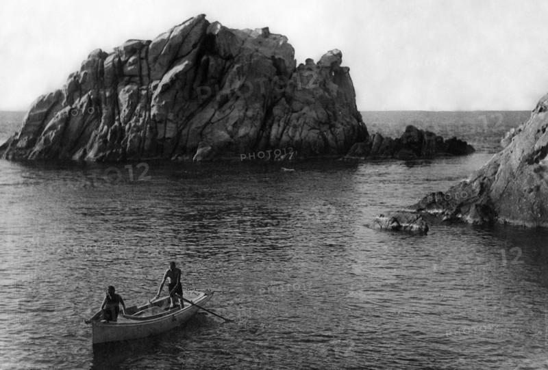 toscane, île d'elbe, homme et femme dans un bateau, 1910 1920