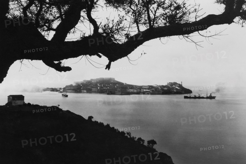 toscane, livorno, vue de l'île d'elbe depuis portoferraio, 1930