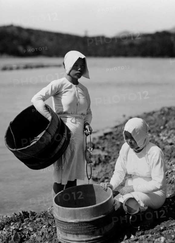 japon, deux ama, pêcheurs d'huîtres perlières, 1920 1930