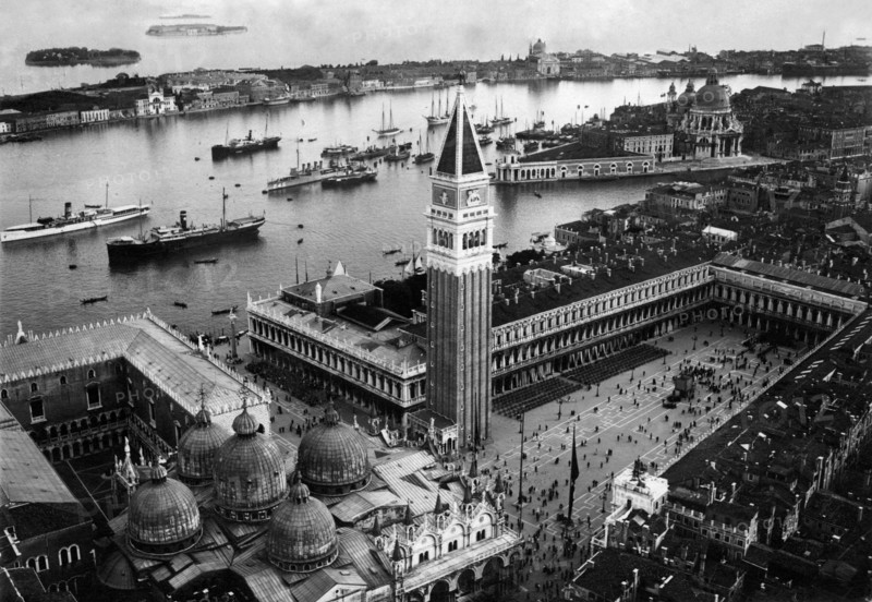 italie, veneto, venise, vue de la piazza san marco, 1920 1930