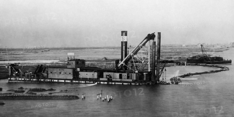 italie, veneto, venise, parc de stockage de pétrole, 1920 1930