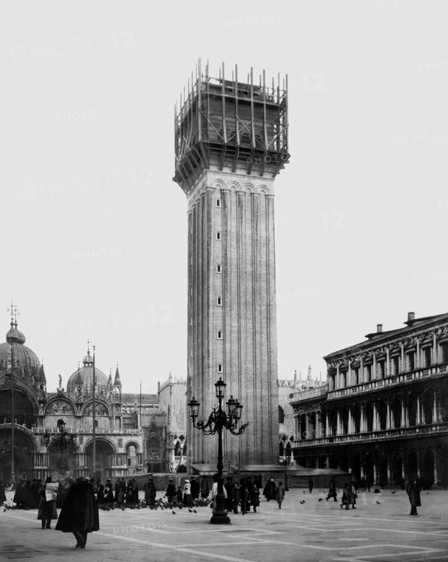 italie, veneto, venise, piazza san marco à venise, reconstruction du clocher, 1905 1910