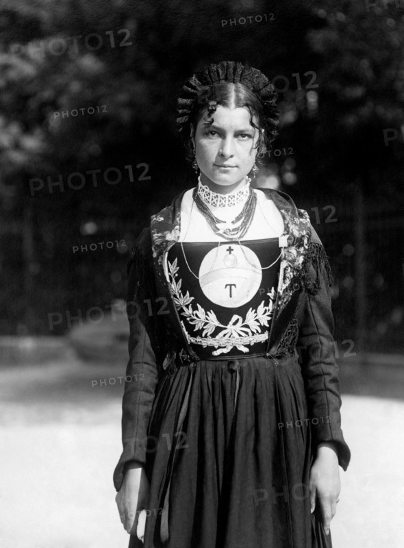 italie, trentino alto adige, costumes typiques casteltesino, 1920 1930
