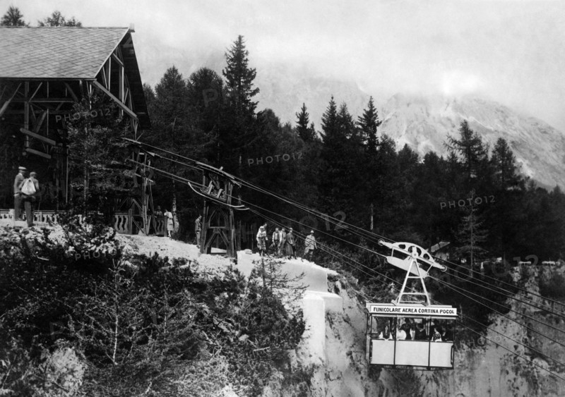 italie, veneto, le téléphérique de cortina d'ampezzo, années 1920