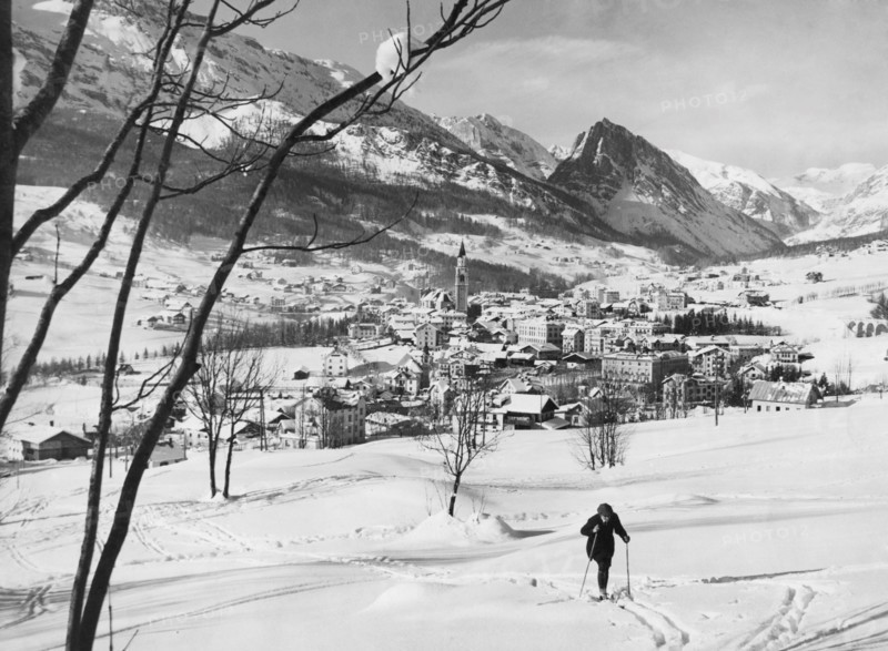 italie, trentino, cortina d'ampezzo, panorama d'hiver vers col rosà, 1953