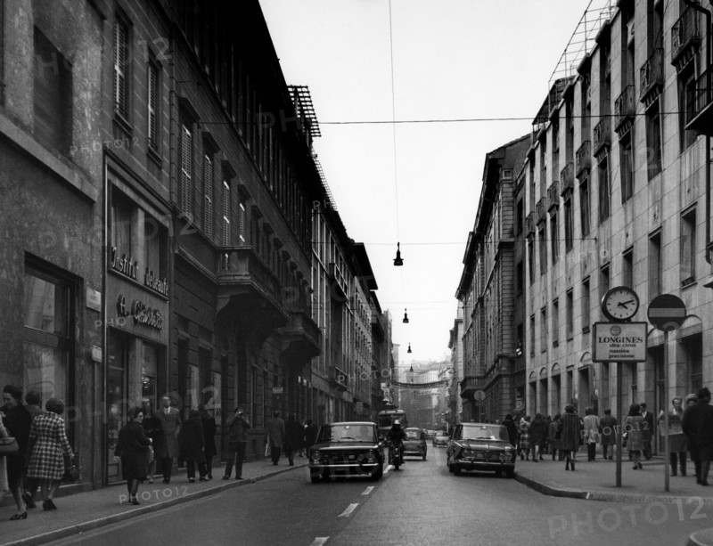 italie, lombardie, milan via montenapoleone, 1970