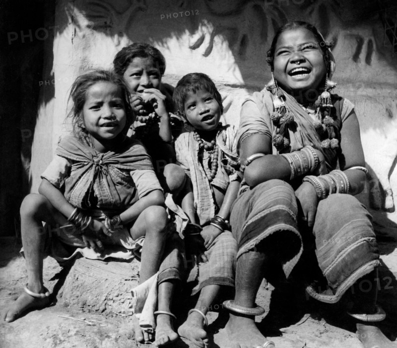 népal, enfants indigènes taru, 1956