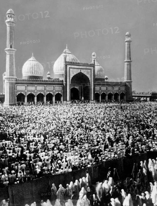 asie, inde, delhi, fidèles devant la mosquée jama, 1920 1930