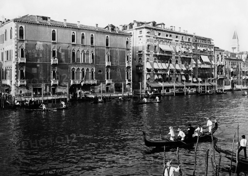 italie, venise, la régate royale passe devant le grand hôtel, 1910 1920