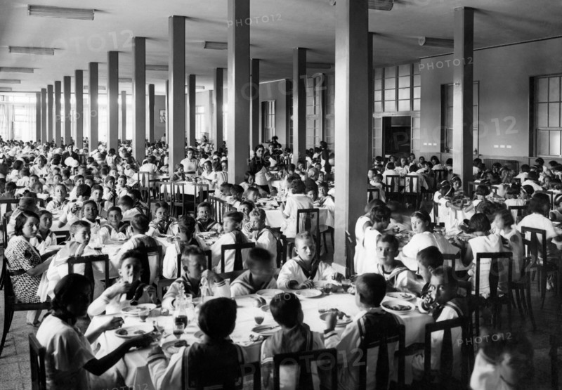 italie, toscane, tirrenia, le réfectoire de la villa rosa maltoni mussolini, 1930 1940