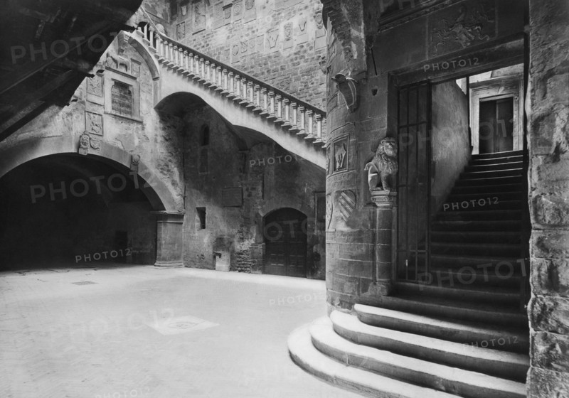 europe, italie, toscane, poppi, intérieur du château des comtes guidi, 1910 1920