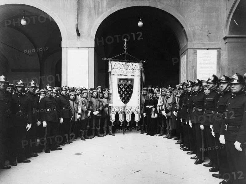 europe, italie, toscane, prato, bureaux institutionnels de la mairie, 1900 1910