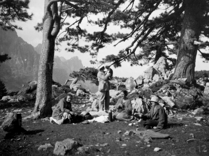 europe, france, corse, pique-nique au col de bavelle, 1920 1930