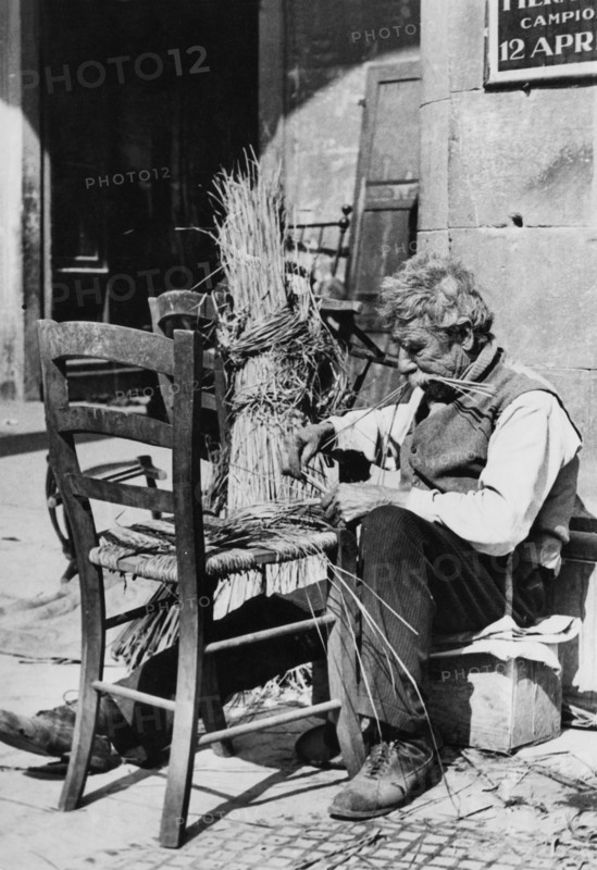 italie, toscane, florence, portrait d'un tisseur de chaises, 1910 1920