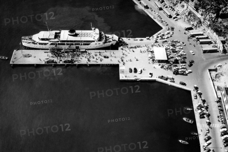 italie, toscane, île d'elbe, vue aérienne de portoferraio, 1964