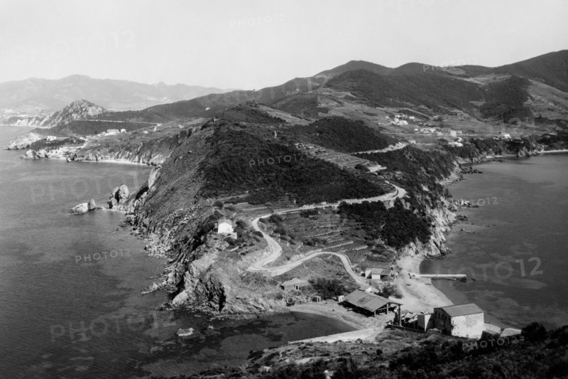 italie, toscane, île d'elbe, vue aérienne de l'enfola à portoferraio, 1965