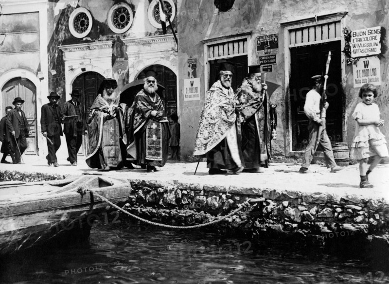 europe, grèce, castelrosso, procession funéraire, 1920 1930