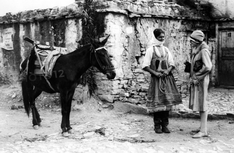 europe, grèce, piscopi, portrait de femme, 1920 1930