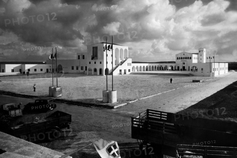 afrique, libye, village italien sur la route du littoral, 1947
