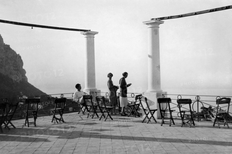 italie, campanie, île de capri, terrasse du belvédère, 1920 1930