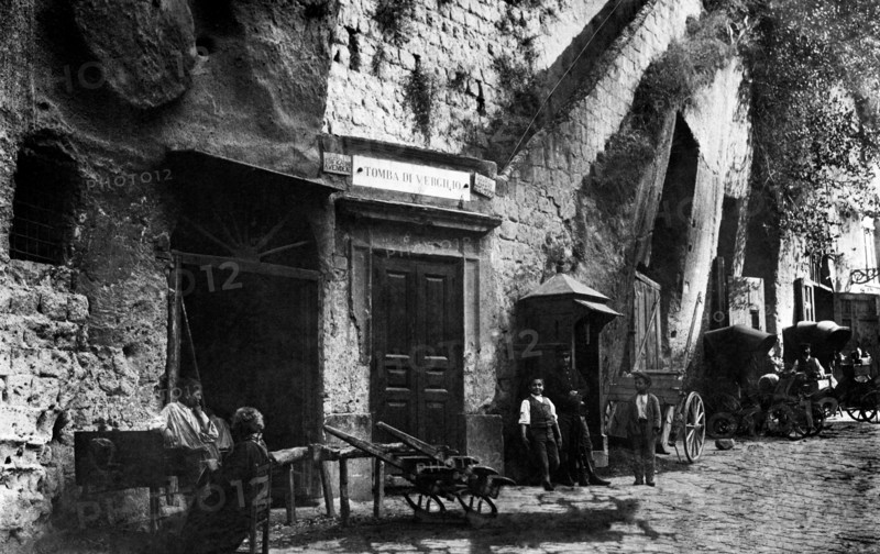italie, campanie, naples, entrée de la tombe de virgile, 1930
