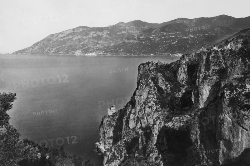 italie, campanie, côte amalfitaine, panorama de capo d'orso, années 1920