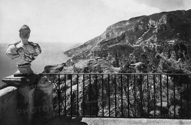 italie, campanie, ravello, vue de la terrasse de la villa cimbrone, 1930